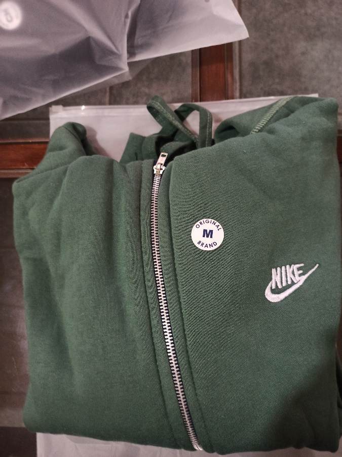 Hoodie Nike ,con Cierre.