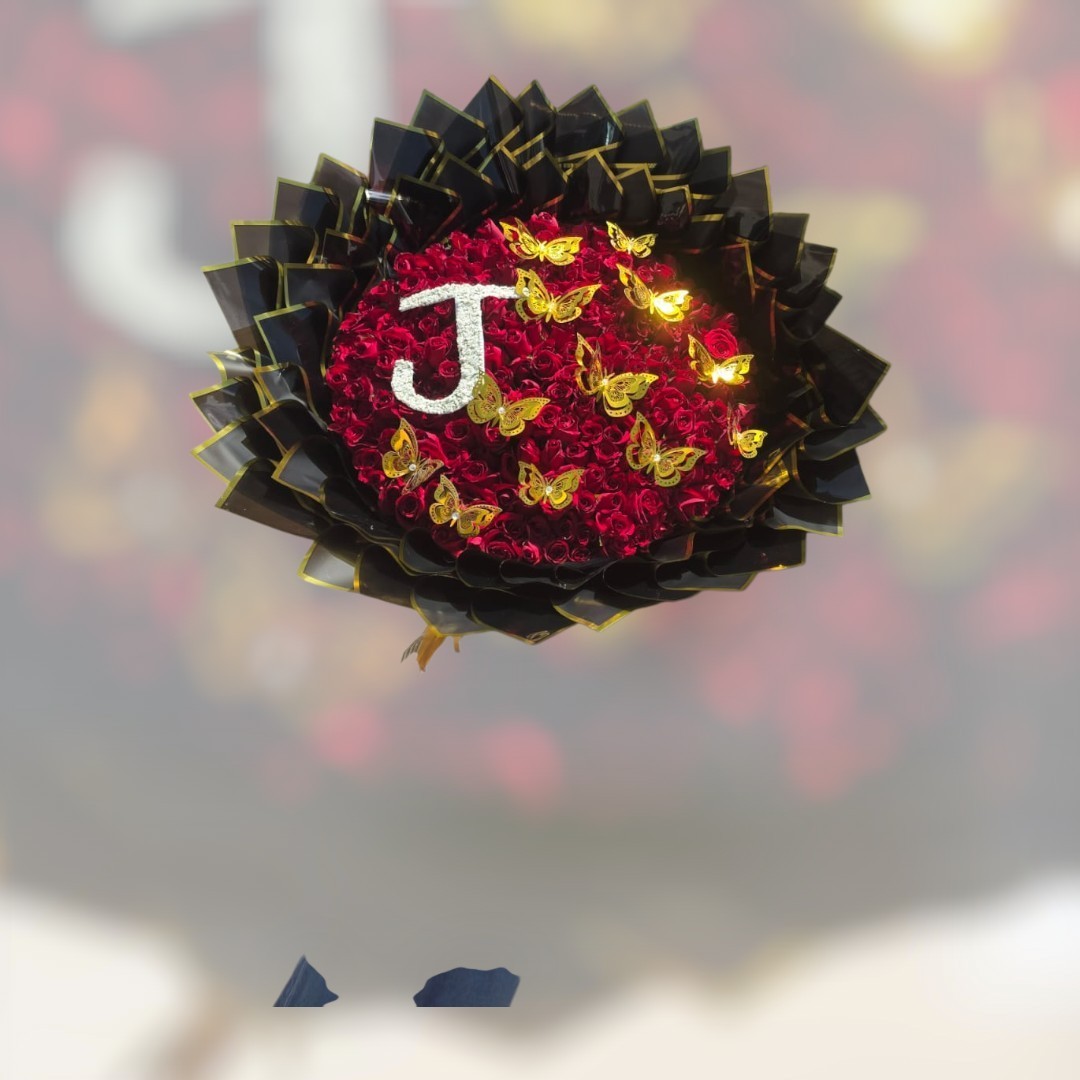 300 rosas, letra gipsofilia y mariposas