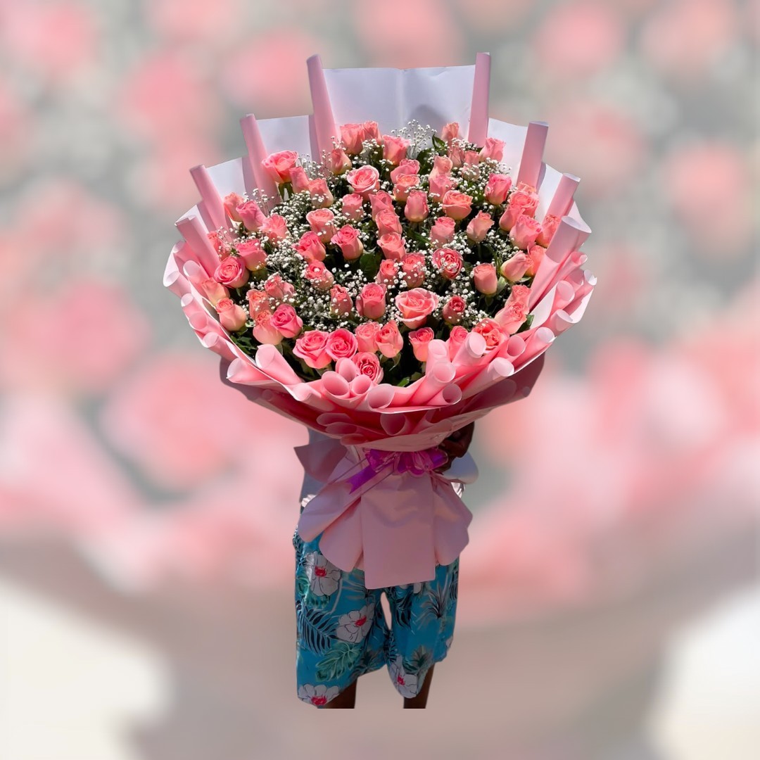 Ramo 75 rosas y guipsofilia diseño