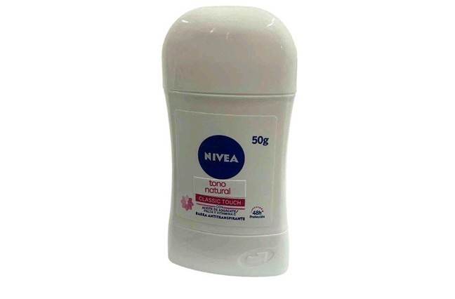 NIVEA ACLARANTE STICK 50
