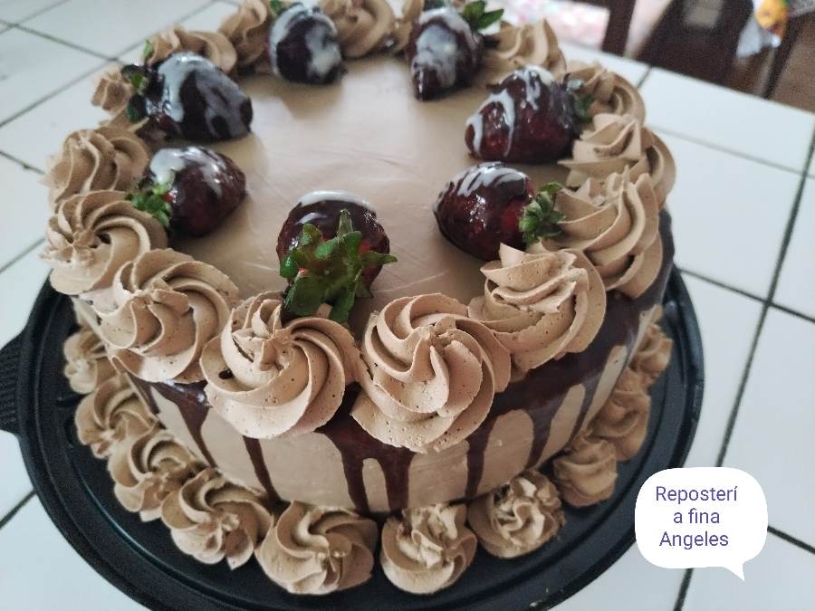 Pastel de Chocolate con Fresa