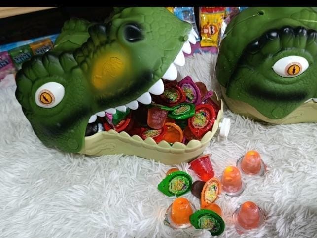 Cabeza de dino con 100 gelatinas